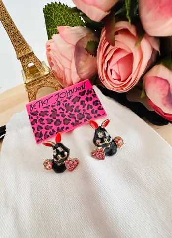 🐇Boucles d’oreilles Betsey Johnson – Lapins noirs cœur rose
