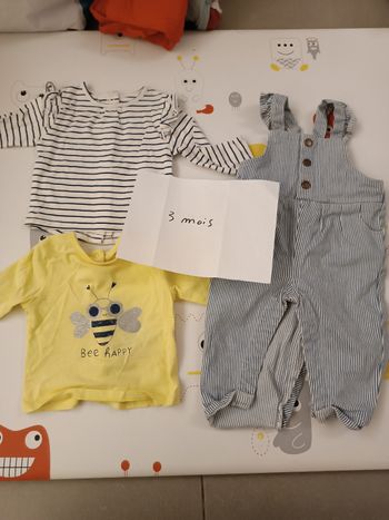 Ensemble avec une salopette