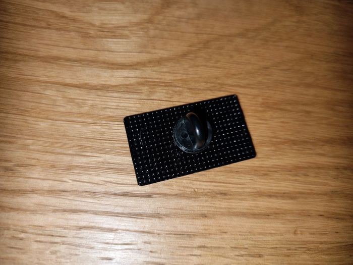 Pins batman qui gifle robin - photo numéro 2