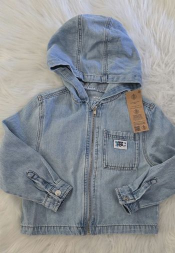 Neuve (non portée) 🏷💙🤩🥰veste en jeans zippé 5 ans garçon (va pour du 4 ans )!!!