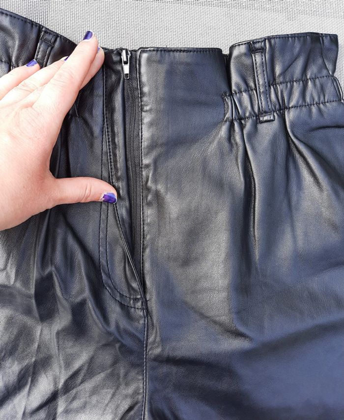 Short taille haute en similicuir noir - photo numéro 2