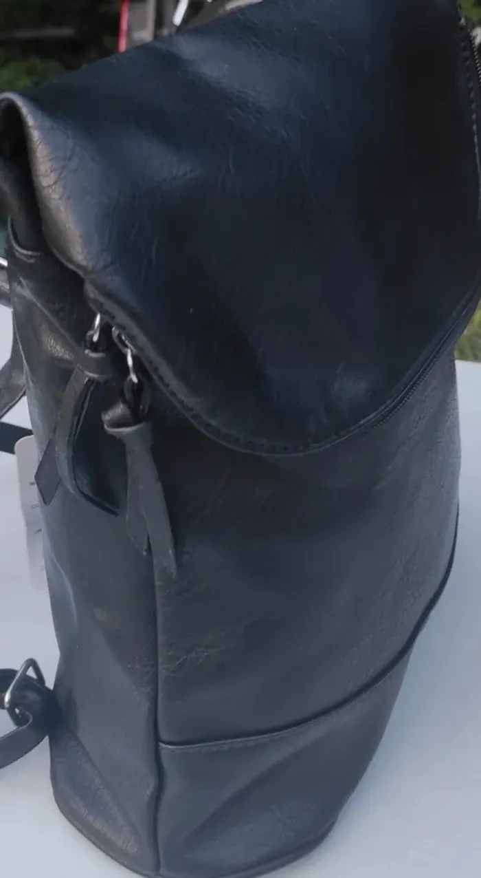 Sac à dos noir chic et pratique neuf - photo numéro 6