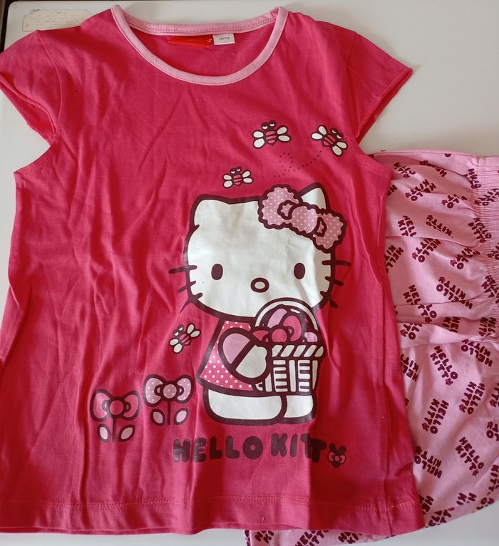 Ensemble short et tee shirt. Pyjama ou autre . 6/8 ans. Coton . Rose . Hello Kitty. État neuf - photo numéro 2