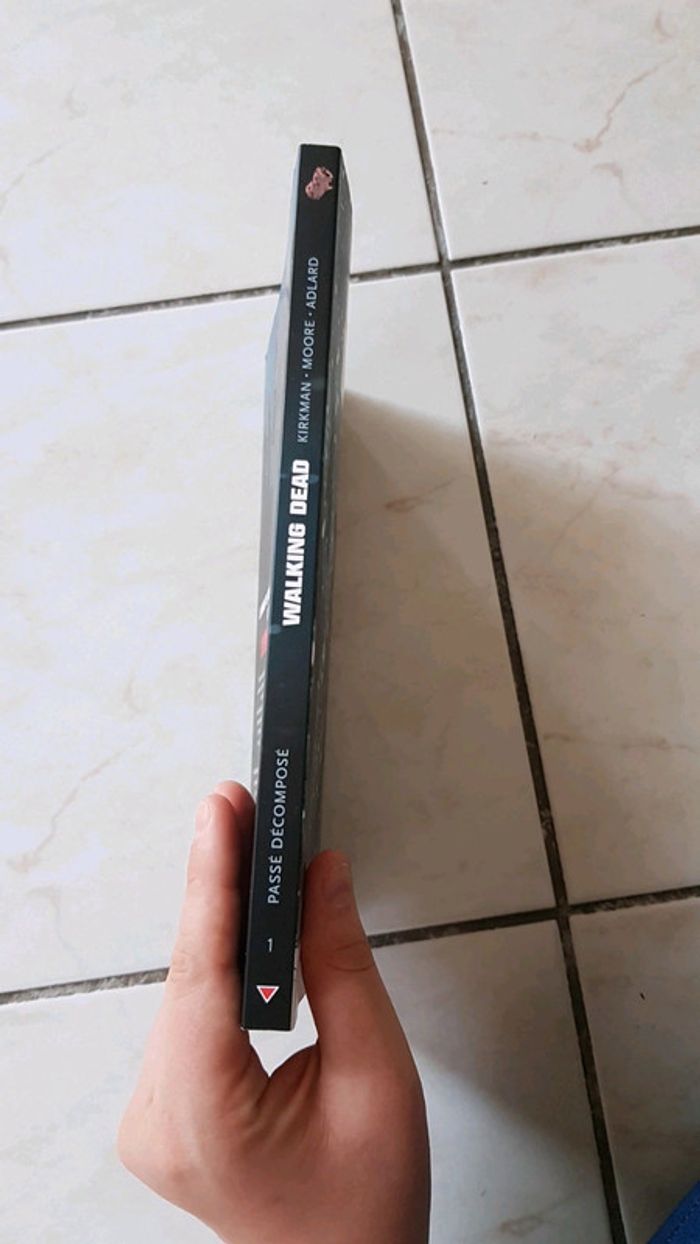 BD the walking dead tome 1 - photo numéro 2