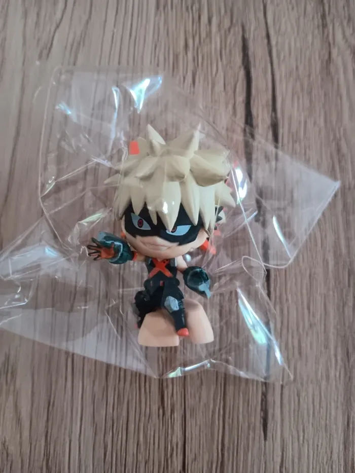 Petite figurine mha my hero academia bakugo