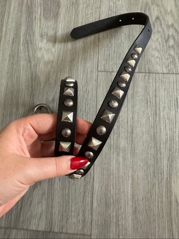 Ceinture en cuir noir et clous argentés 85cm