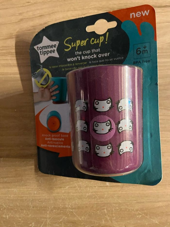 Gobelet Tommee Tippee anti bascule 6m+