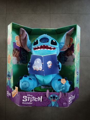 Peluche Stitch Storyteller