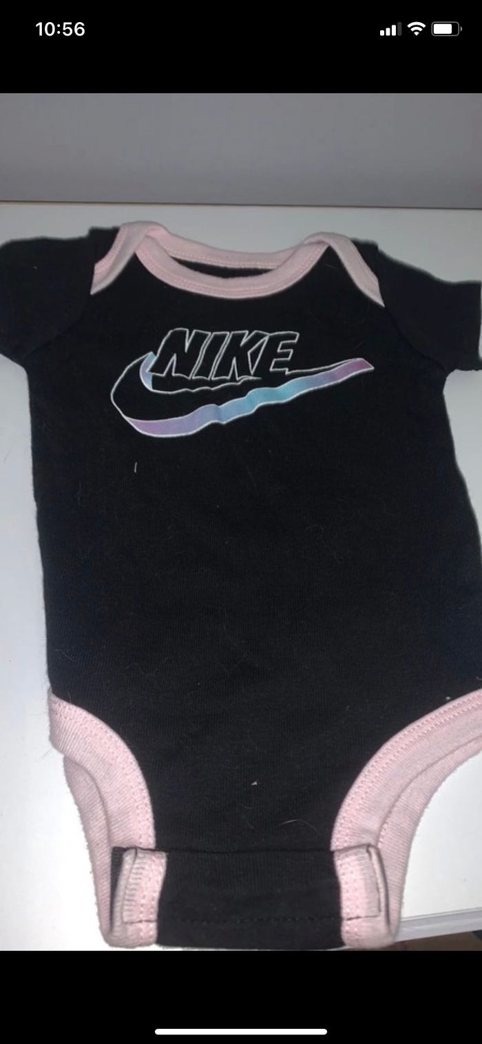 Body Nike 0-6 mois