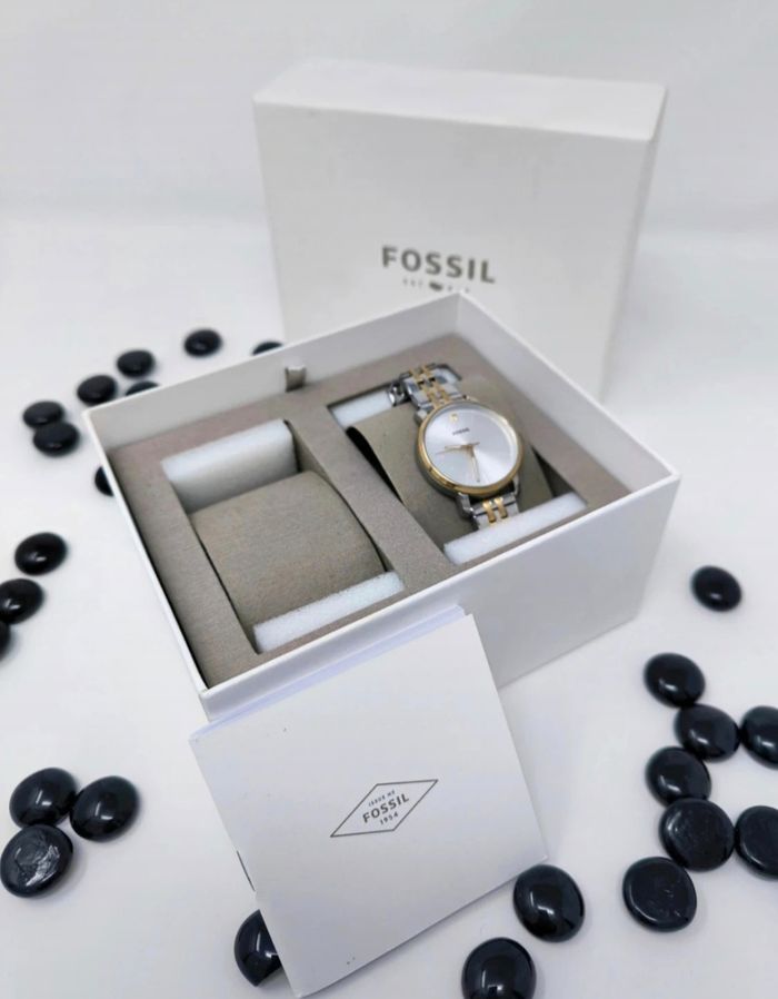 Montre Fossil Femme bicolore avec diamant - photo numéro 4