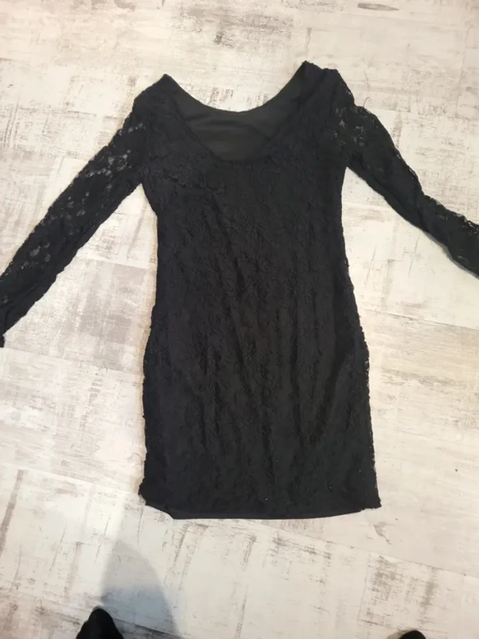 Robe courte à dentelle femme