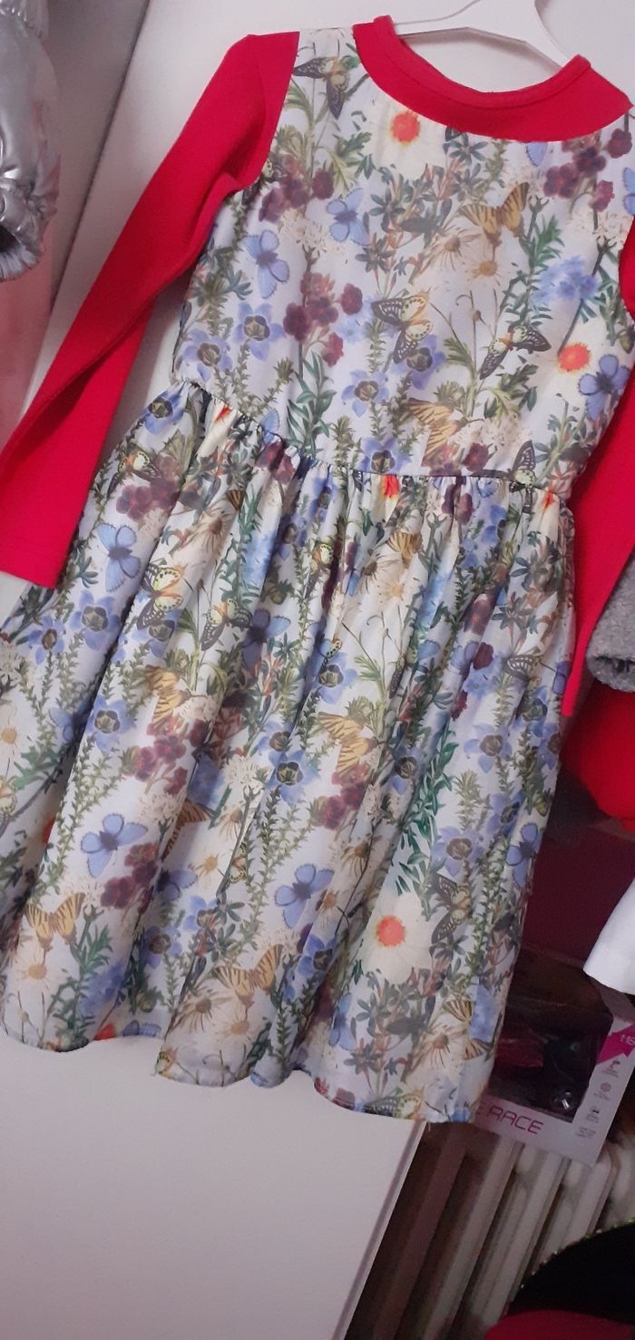 Vends 5 robe 5/6Ans en lot ou individuel si possible - photo numéro 4