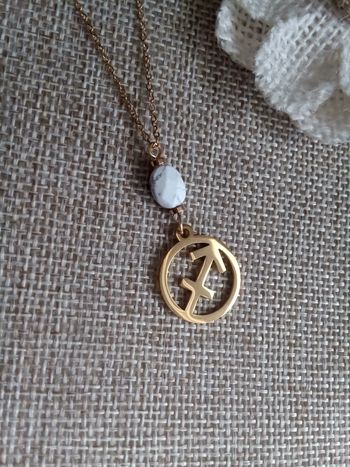 Collier signe astrologique sagittaire et pierre howlite naturelle à facettes
