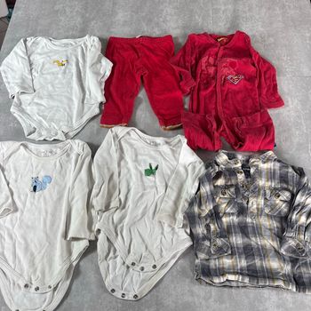 Lot 6 articles bodies bébé 9 mois