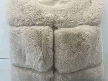 Veste sans manche fausse fourrure taille 42