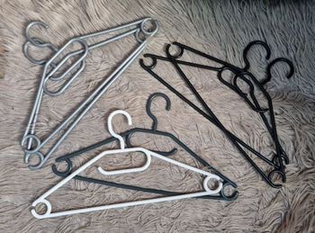 Lot 6 cintres adultes