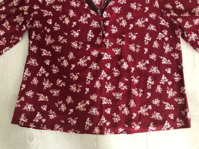 AN102- Blouse bordeaux fleurie/dentelle T 44 - photo numéro 4