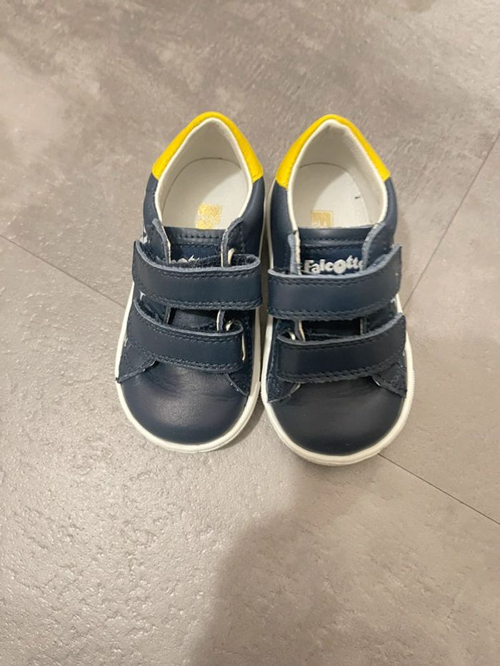 Chaussures garçon taille 19 - photo numéro 2