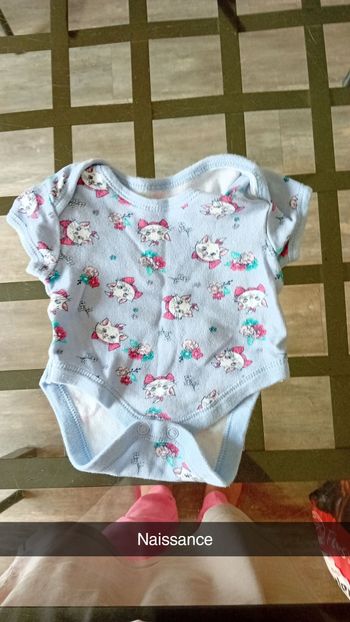 Vêtements fille 0  1 mois taille très bien