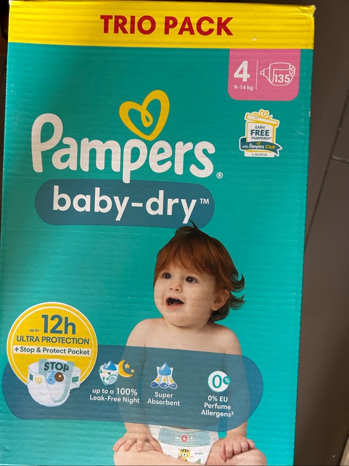1 carton de couches Pampers  trio pack t  4