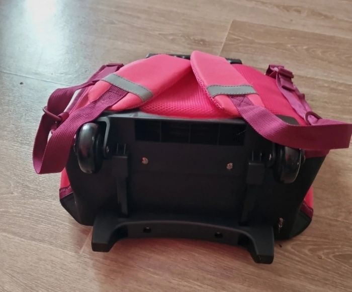 Sac a dos cybel  a roulettes  neuf - photo numéro 2
