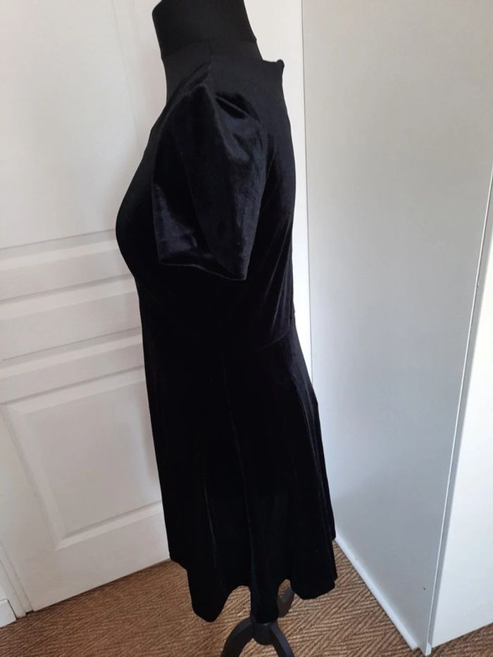 Robe de soirée en velours noir - photo numéro 2