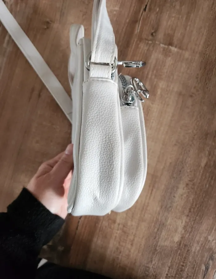 sacoche sac bandoulière réglable Stitch blanche disney blanc en bon état cuir synthétique - photo numéro 6