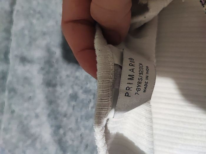 Robe fleurie avec t-shirt Primark taille 7-8 ans - photo numéro 2