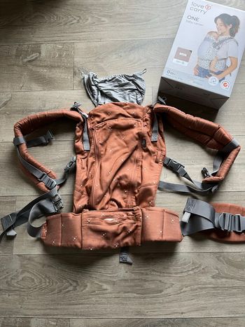 Porte bébé love and carry one caramel