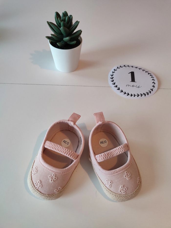 Paire de chaussures rose