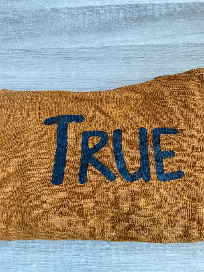 Joli pull à capuche - photo numéro 3