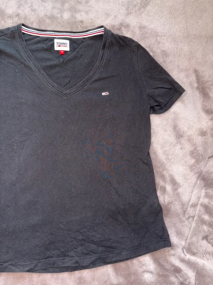 T-shirt noir femme Tommy jeans taille XS en très bon état. - photo numéro 3