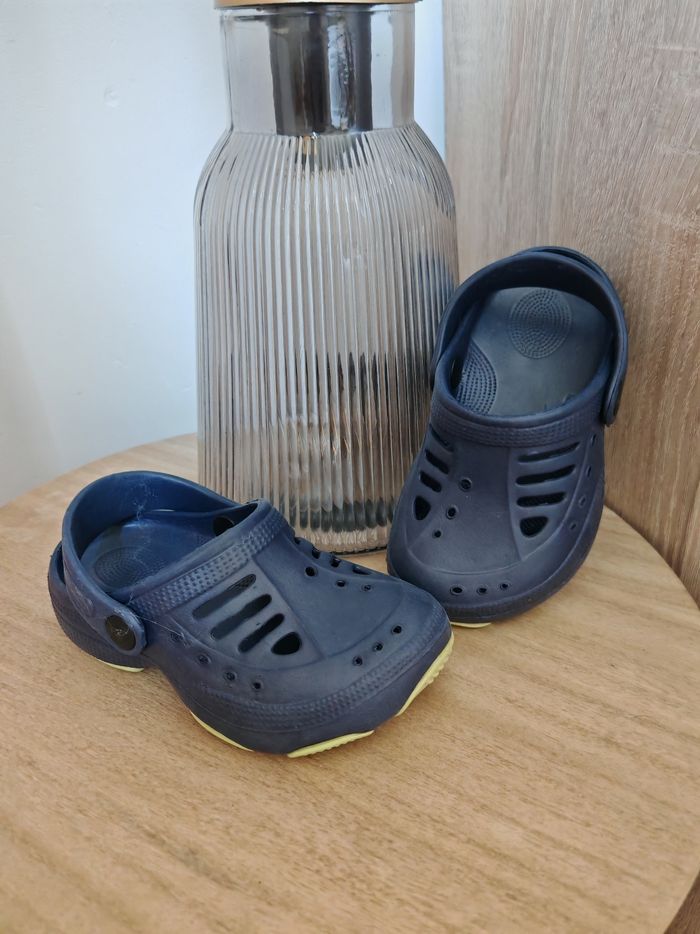 Chaussure enfant style crocs neuve pointure 24 - photo numéro 2