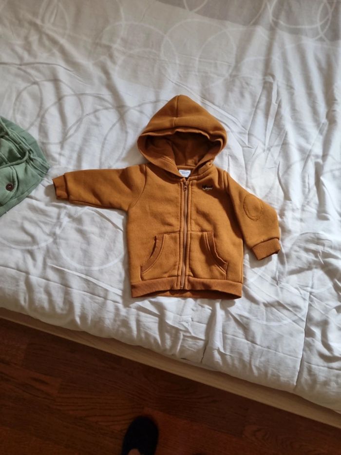 Gillet à capuche moutarde