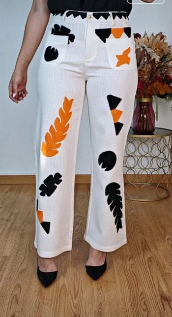 Pantalon large broderies contrastées 55% coton 45% lin