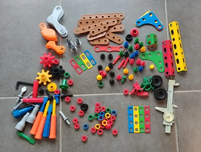 Lot d'outils pour faire de la construction - photo numéro 2