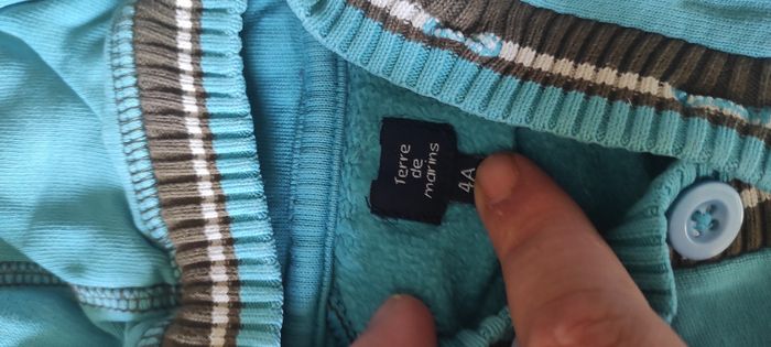 Pull bleu a capuche - photo numéro 2