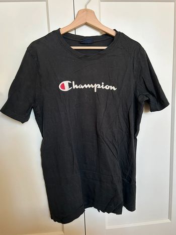 584 – t-shirt noir Champion