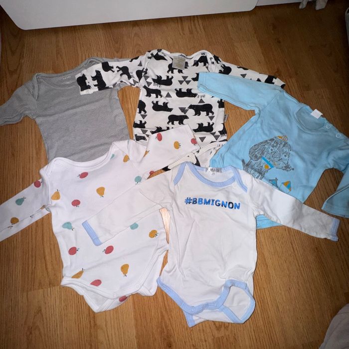 Lot de cinq body