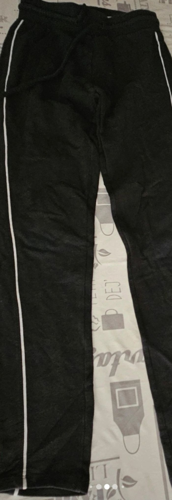Vend lot de 4 joggings, 1 robe, 1 veste, 2 jean, 1 pantalon  en stresh  filles 12ans - photo numéro 5
