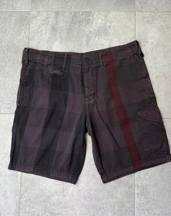 Short homme Burberry Brit taille 36 en parfait état