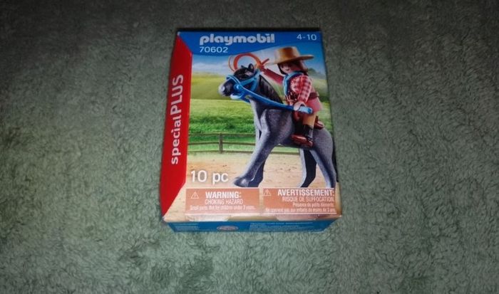 Playmobil cavalière avec son cheval