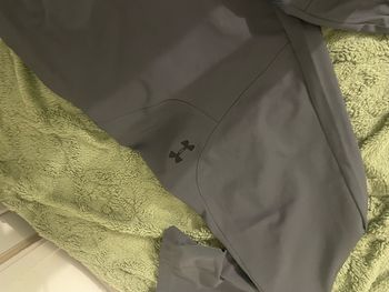 Jogging Under Armour storm