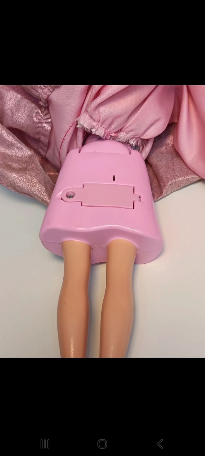 Poupée mattel Barbie A Fashion Fairytale la magie de la mode 
Poupée et ensemble compris - photo numéro 7