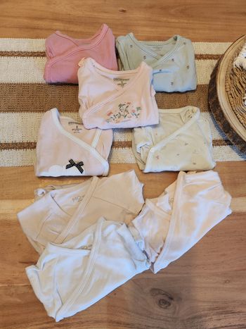 Lot de 8 bodies 6 mois 