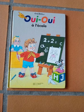 Oui oui à l' école Enid Blyton Hachette junior