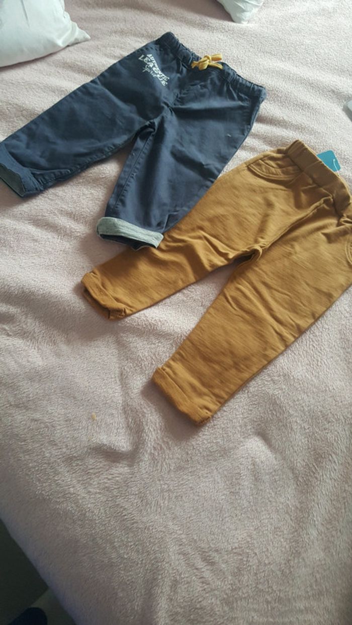 2 pantalons neuf 12 et 18 mois