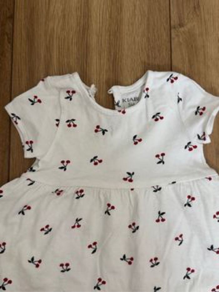 Robe Kiabi cerises 3 mois - photo numéro 2