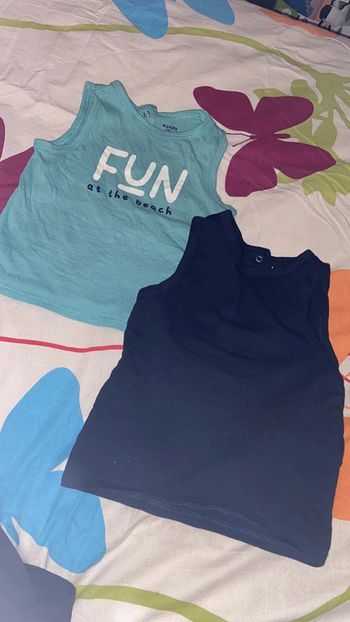 2 débardeurs 18 mois
