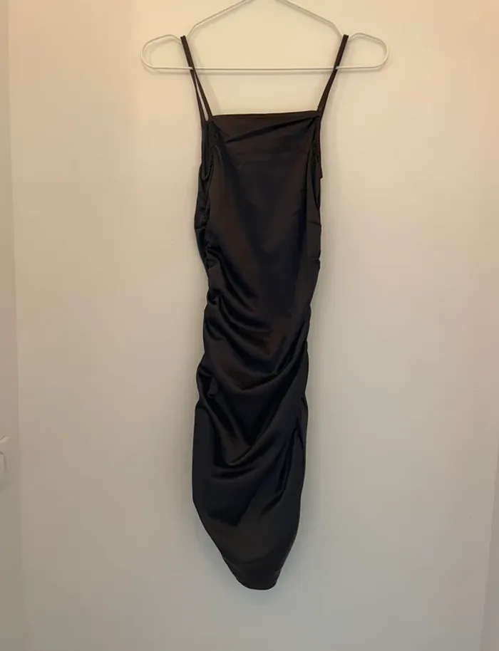 Robe noire satinée H&M Divided - photo numéro 3